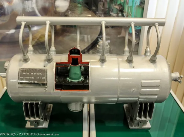 Model of steam generator MP-1000. The steam generator is one of the key and most complex types of equipment in a reactor plant. The product weighs 340 tons, and 11,000 heat exchange pipes with a total length of 125 km are mounted inside it.
